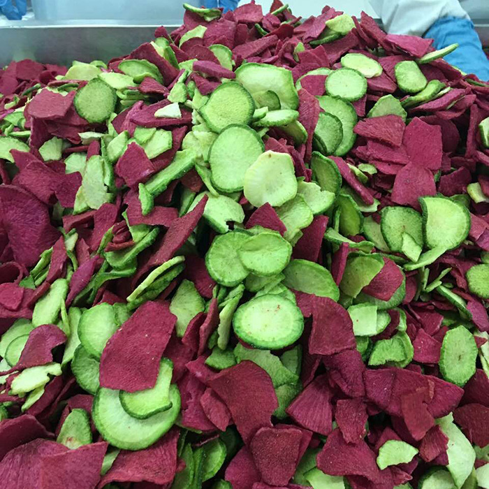 VF Green and red radish chips